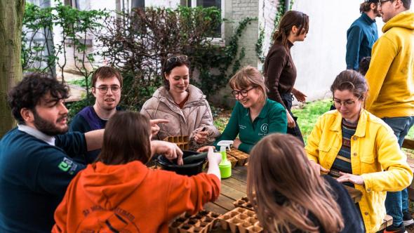 Photo de groupe du biokot et son activité semis