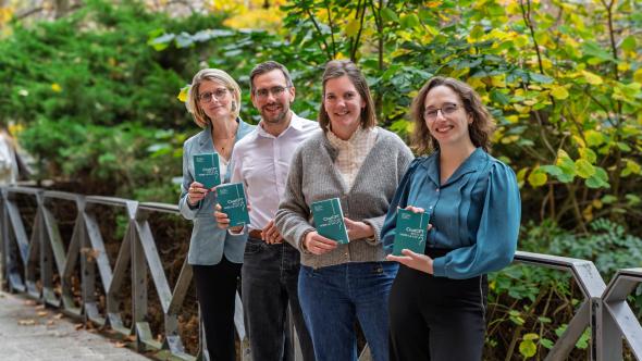 Photo de Elise Degrave, Florian Jacques, Julie Mont et Aline Nardi, autours de Chat-GPT est-il un hors la loi, projet Passerelle (Faculté de droit)