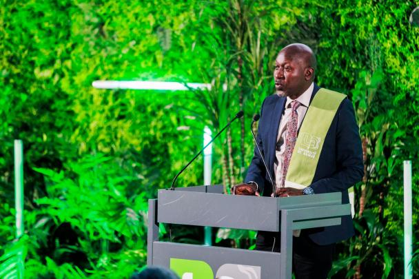 Bob Rugurika prononçant son discours aux DHC2024 à l'UNamur