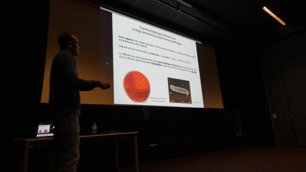 Cours lors de la Summer School en microbiologie