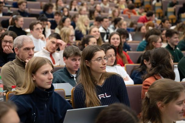 Etudiants lors de l'inauguration de One Health