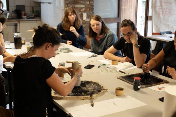 Atelier fabrication d'encres - Colloque-atelier parchemins et enluminures UNamur (2024)