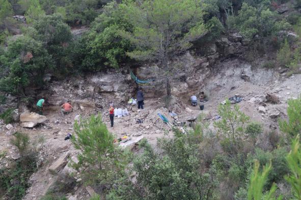 Fouilles à la recherche de fossiles vieux de 50 millions d’années, dans le Minervois (France)