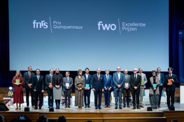 Photo officielle de la cérémonie de remise des prix quinquennaux du FNRS 2025