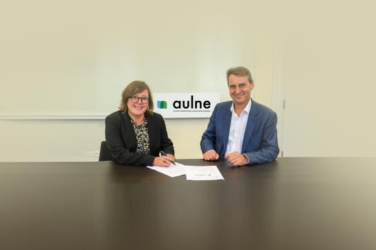Signature de l'alliance AULNE - A. Castiaux (Rectrice UNamur) et V. Blondel (Recteur UCLouvain)